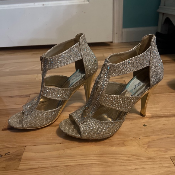 Heels - Picture 2 of 2